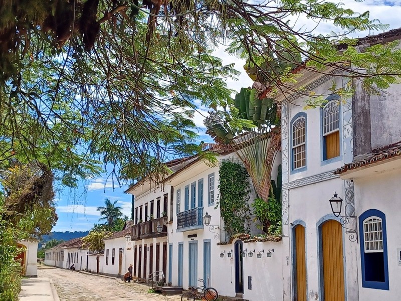 Colonial Street