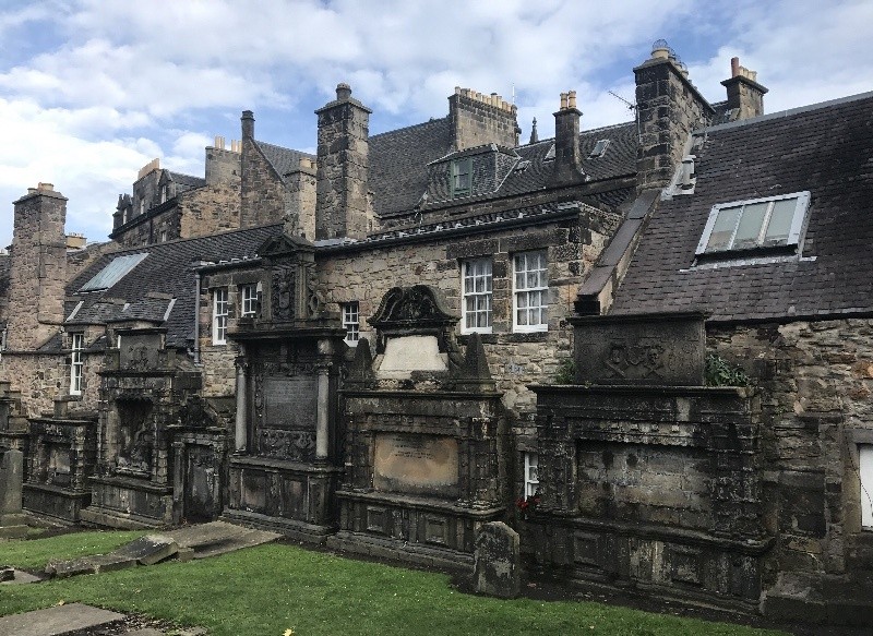 Greyfriars Kirkyard - Photo 1