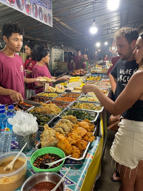 Lots of dinner choices in the night market