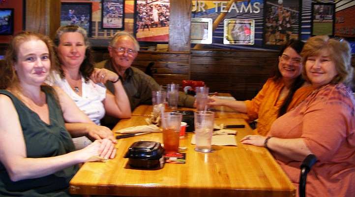 large_3009-01-applebees.jpg