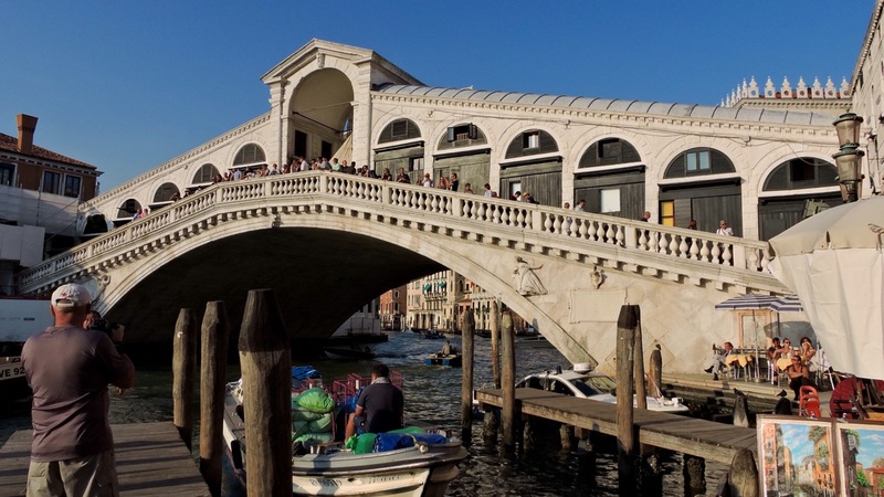 Rialto Bridge - Photo 1