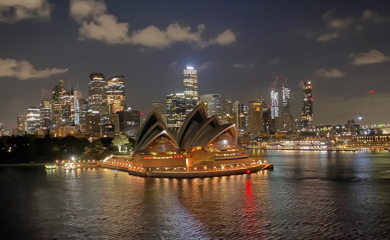 sailing in to Sydney Harbour 2
