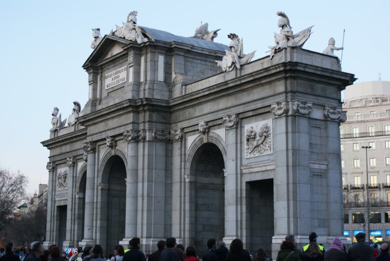 Puerta de Alcalá - Photo 1