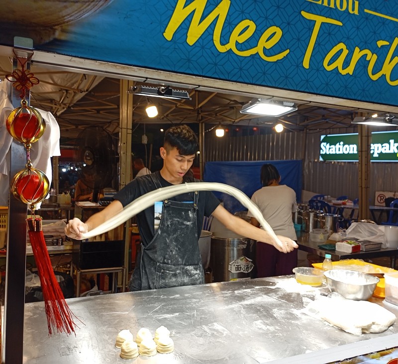 Preparing food on Jalan Alor, Kuala Lumpur.