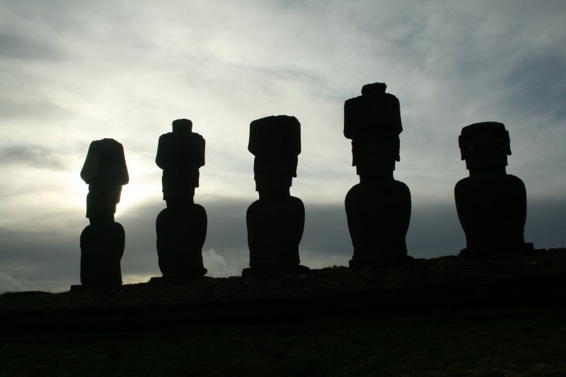 7 moai