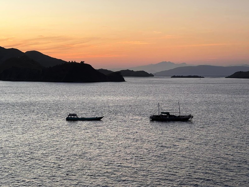 Sunrise boats
